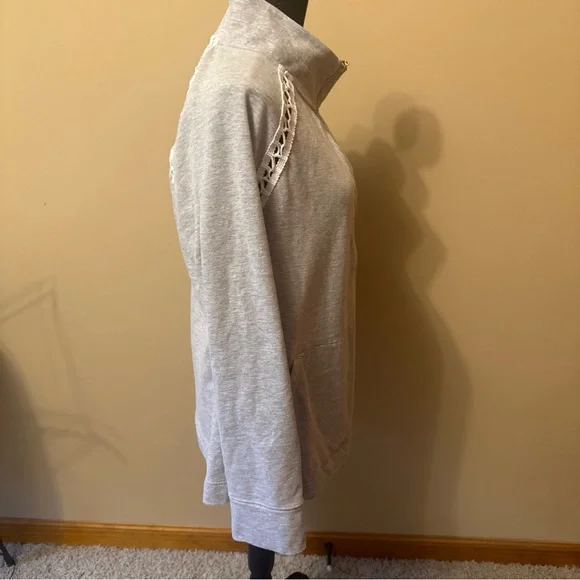 Lilly Pulitzer Gray Boxy Long Sleeve sweatshirt - Picture 4 of 7